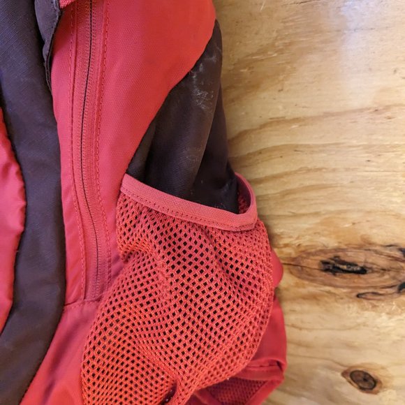 The North Face Tellus 25 Red Backpack Day Pack Hiking Camping Biking Outdoor - Picture 6 of 10